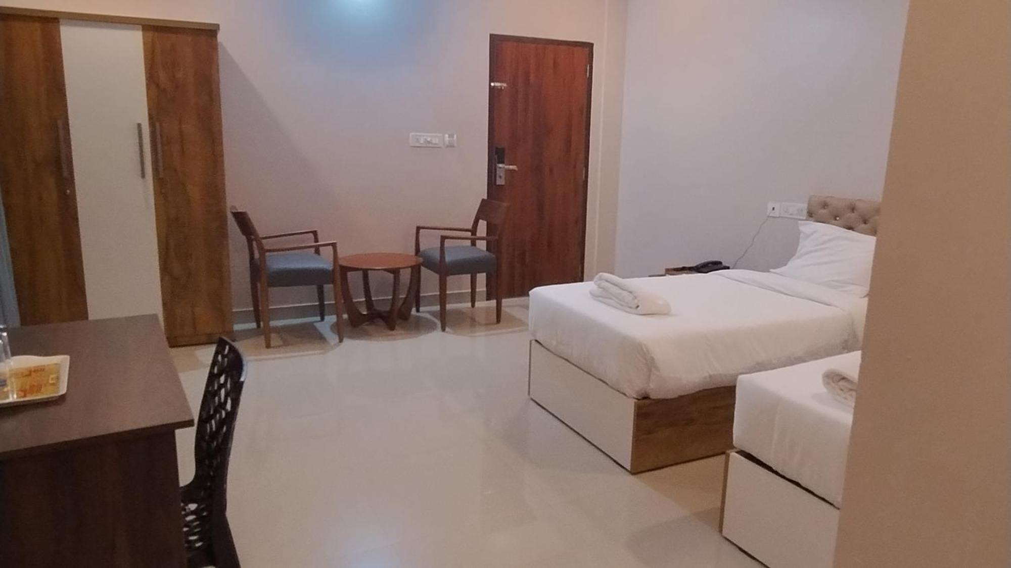 Gateway Airport Hotel Kannur Buitenkant foto